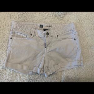 Women’s white jean shorts